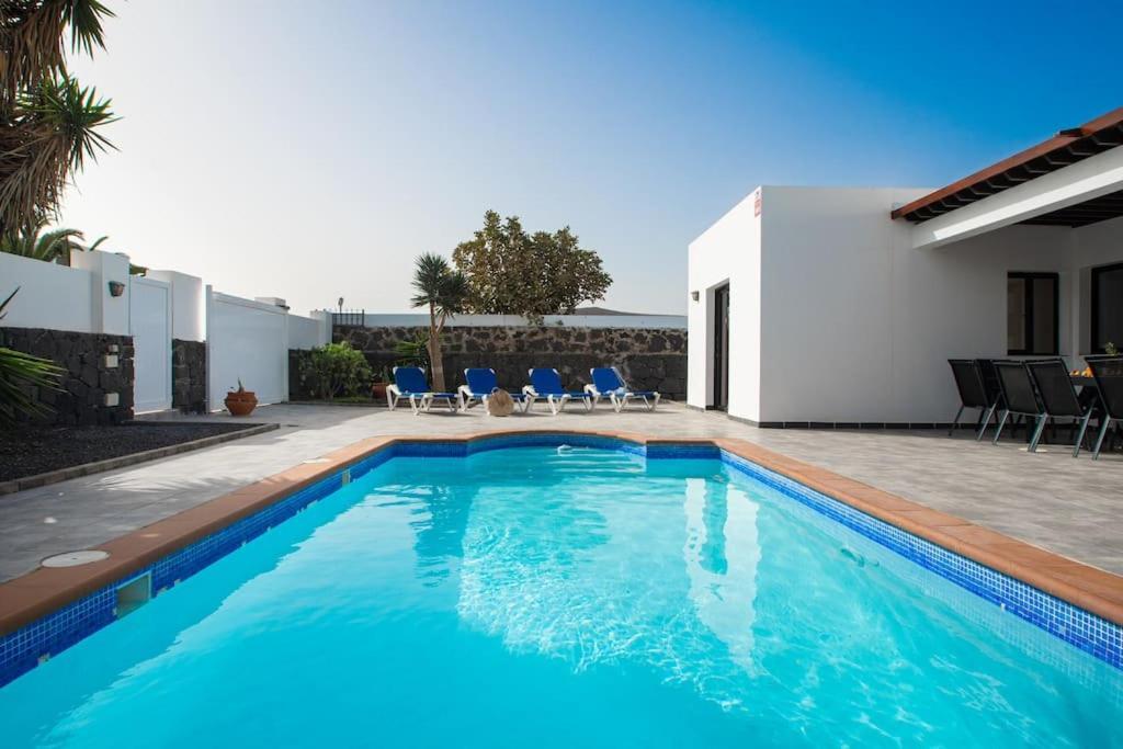 Casa Marlay Spacious, Heated Pool, Bbq & Fast Wi-Fi Only 15 Minutes Walk To Town Playa Blanca  Exteriör bild