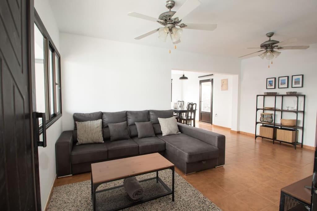 Casa Marlay Spacious, Heated Pool, Bbq & Fast Wi-Fi Only 15 Minutes Walk To Town Playa Blanca  Exteriör bild