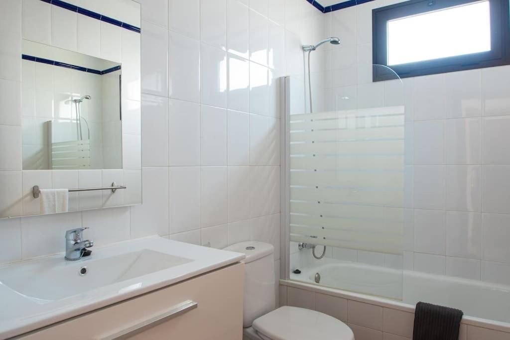 Casa Marlay Spacious, Heated Pool, Bbq & Fast Wi-Fi Only 15 Minutes Walk To Town Playa Blanca  Exteriör bild