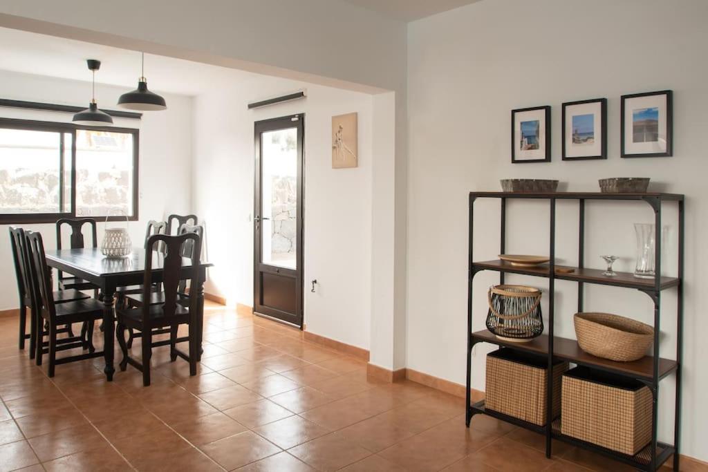 Casa Marlay Spacious, Heated Pool, Bbq & Fast Wi-Fi Only 15 Minutes Walk To Town Playa Blanca  Exteriör bild