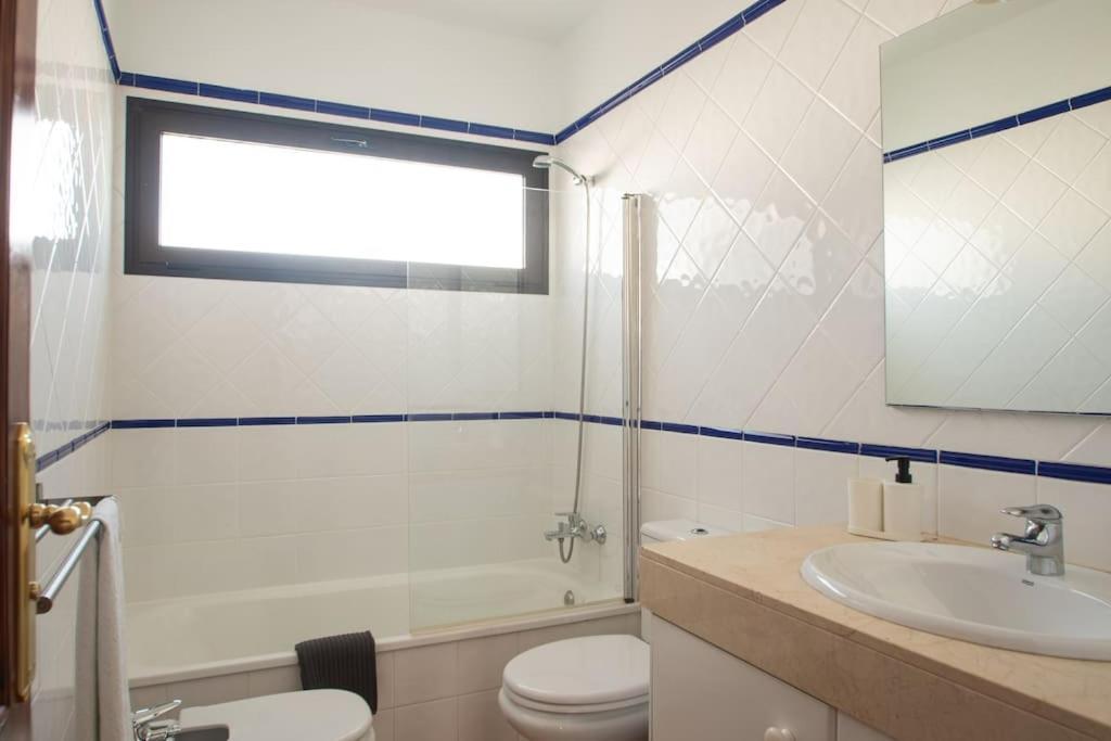 Casa Marlay Spacious, Heated Pool, Bbq & Fast Wi-Fi Only 15 Minutes Walk To Town Playa Blanca  Exteriör bild